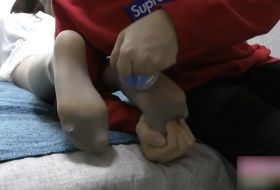 脚心被扣的太痒了 笑的根本停不下来