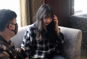 本来就很爱笑的小姐姐挠了四十多分钟