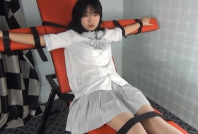 清纯妹子痒的叫着不行不行真的痒的不行根本动不了