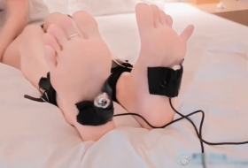 山药泥涂抹嫩嫩的脚底板沙沙的痒感止不住笑声简直太放荡了